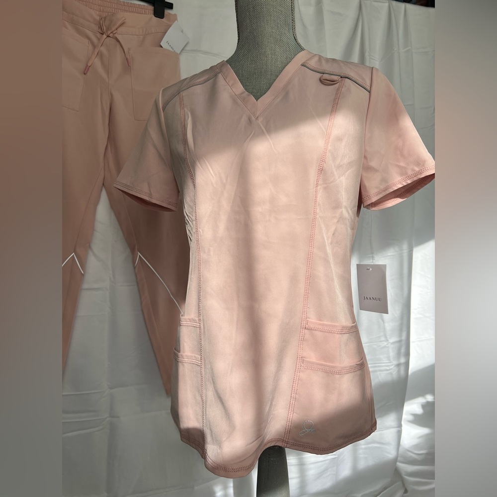 Jaanuu scrub top size small